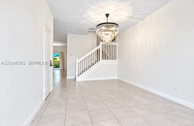 1108 SE 26th Ter Gallery 2