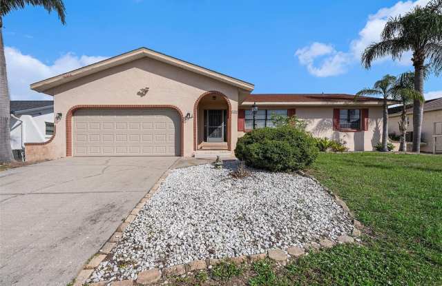 909 CHIPAWAY DRIVE photos photos