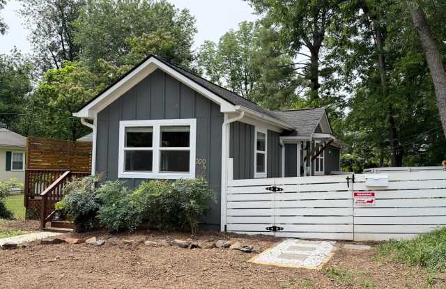 320 1/2 Meade Avenue - Pet friendly Home with a Large Fenced in Yard! photos photos 320 1/2 Meade Avenue - Pet friendly Home with a Large Fenced in Yard! photos photos