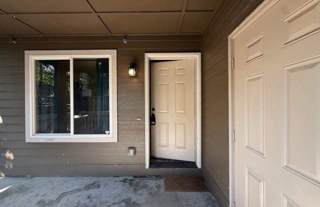 Spacious 4BD/1.5BA Home with HOA Amenities, Garbage/Water/Sewer Included! Gallery 1