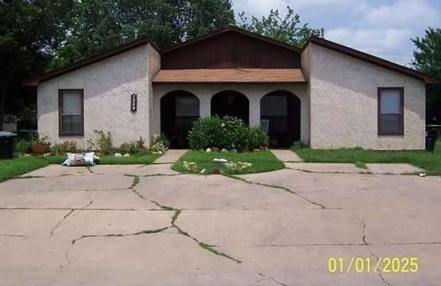 College Station - 2 bedroom / 1 bath duplex / fenced in back yard photos photos