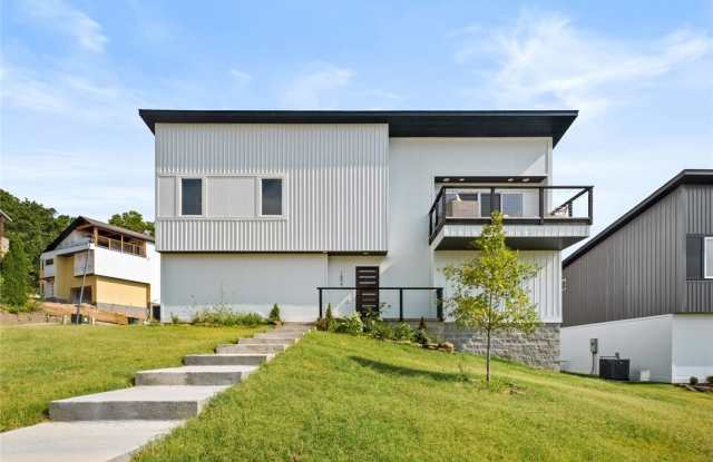 1694 Acacia Gallery 1