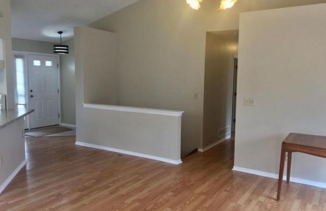 Charming 3BR House in Grove City Gallery 1
