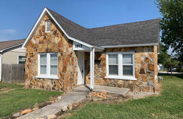COMING SOON: Adorable 2 bedroom, 2 bathroom home. Stackable washer and dryer hookups. photos photos
