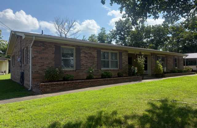 1121 Woodside Dr photos photos