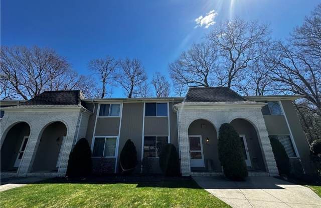 205 Woodside Drive - 205 Woodside Drive, North Providence, RI 02904