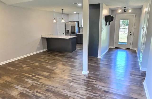 COMING SOON! Beautifully Remodeled 3BD/2BA Home in Ocean Springs, MS! Move-in Special! Gallery 4