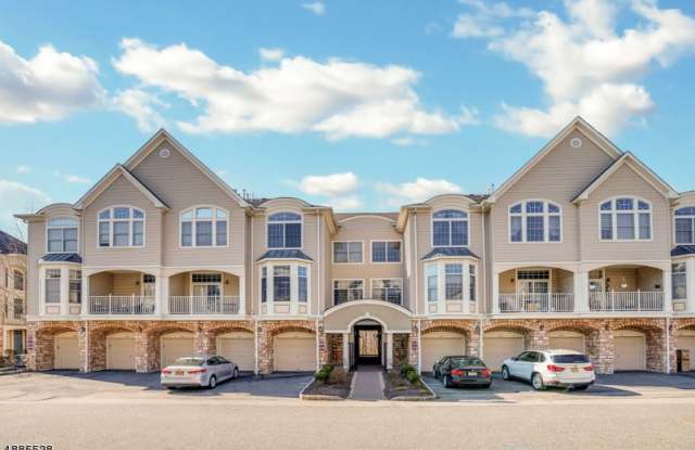 614 Kensington Ln - 614 Kensington Lane, Essex County, NJ 07039