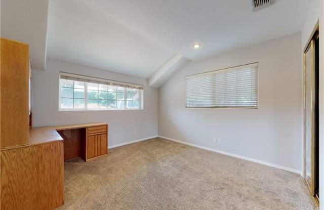 23361 Leonora Drive Gallery 4