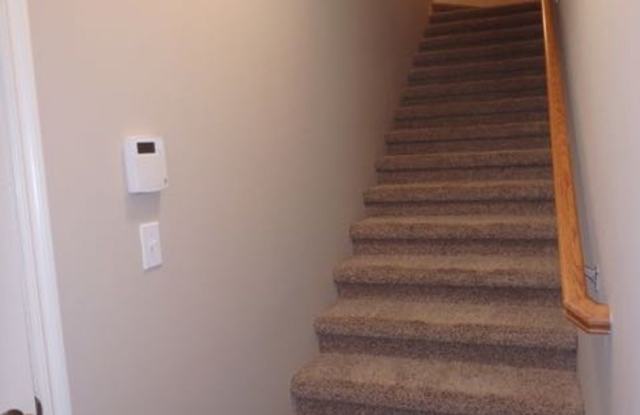 Luxurious 1 Bedroom Condo @ Old Hawthorne! Gallery 3