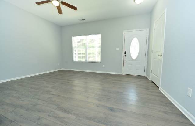 1st floor primary bedroom-5 bedroom home on quiet dead in street with huge fenced in backyard Gallery 3