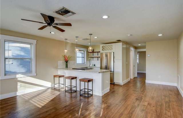 1735 SHORE ACRES BOULEVARD NE Gallery 4
