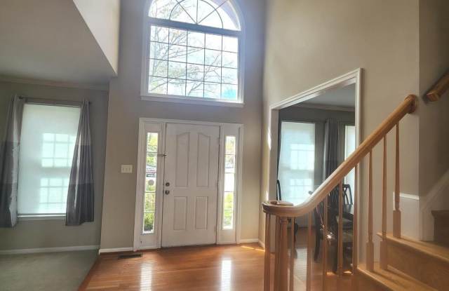 2519 GLENLAWN PLACE Gallery 3