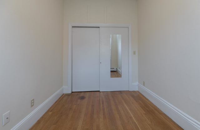 16 Yarmouth St., 4 photos photos