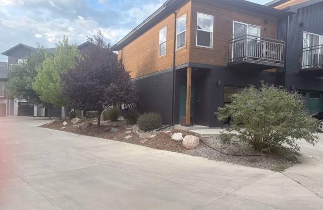 Lovely One Bed One Bath Townhome with attached garage Gallery 1