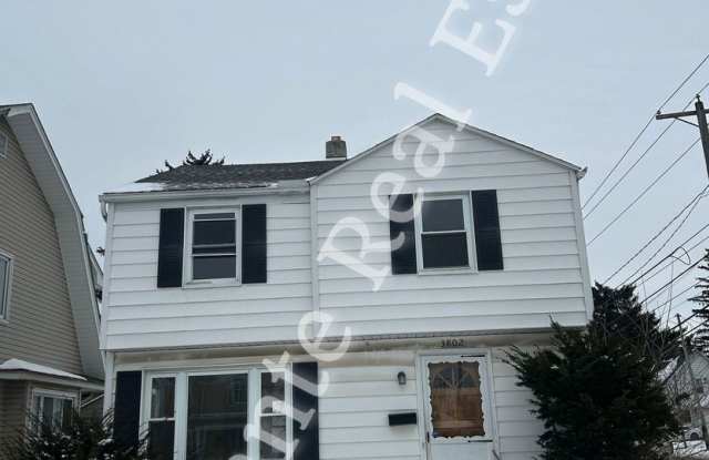 Charming 3-bedroom in North Toledo, on the west side of I-75 photos photos