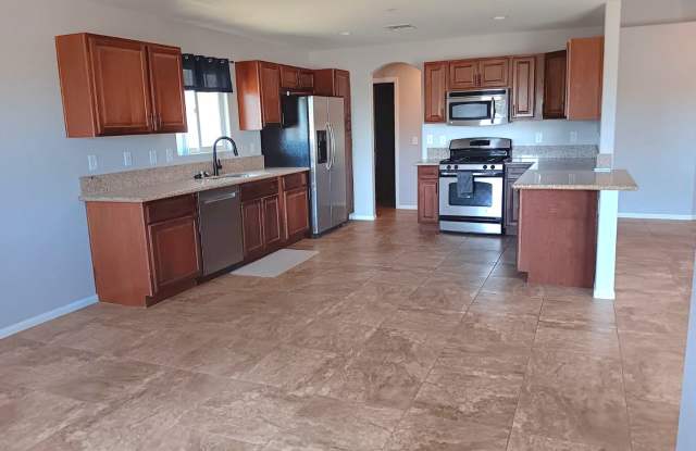 Beautiful 4 bedroom Home w/ Solar Gallery 1