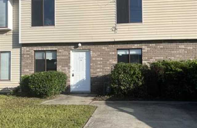 327 Beverly St - 327 Beverly Street, Hinesville, GA 31313