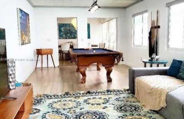 482 NE 8th Ave - 482 Northeast 8th Avenue, Deerfield Beach, FL 33441