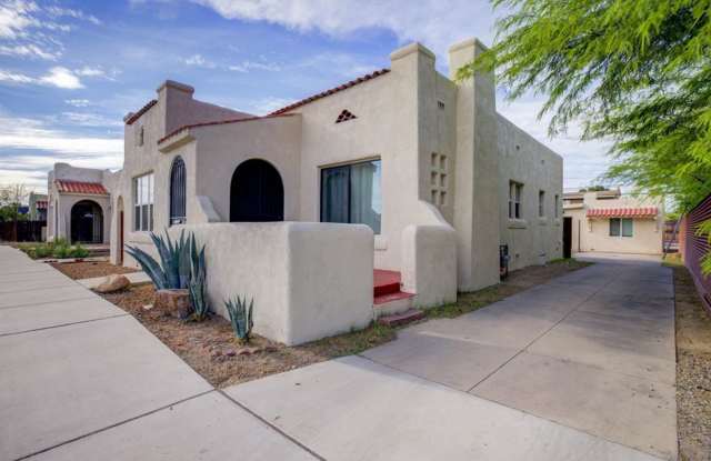 Cozy & Stylish 2-Bedroom Home with Spacious Backyard! photos photos