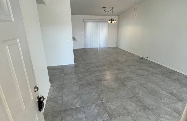3BR 2Ba Remodeled with Yard and Garage Gallery 4