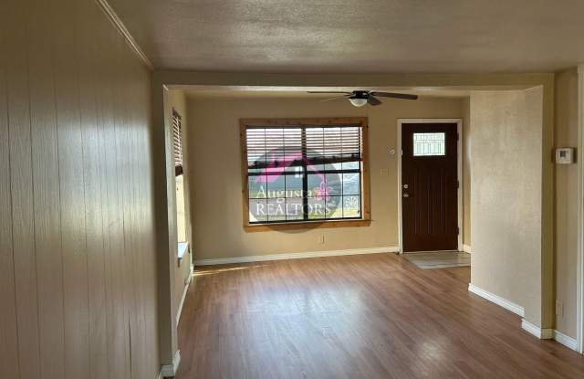 3 Bed 1 Bath!! Gallery 4