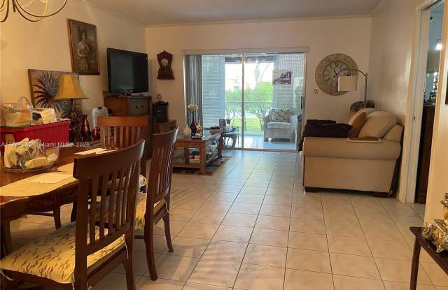 1015 Country Club Dr - 1015 Country Club Drive, Margate, FL 33063