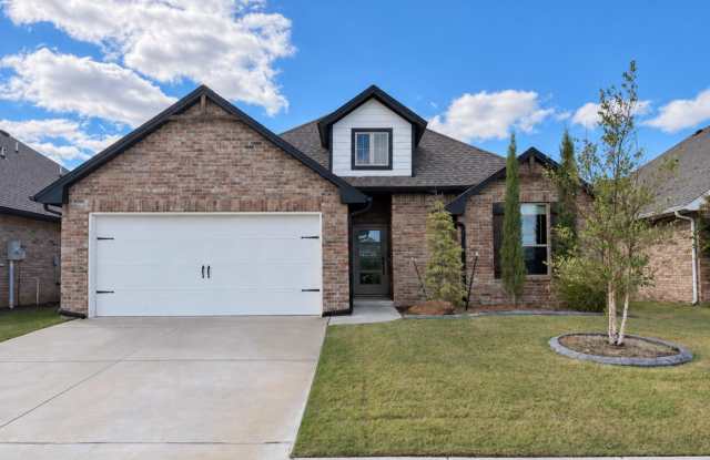Luxury 3 Bedroom 2 Bathroom Home in Piedmont Schools with Neighborhood Pool (Storm Shelter Included) Gallery 1