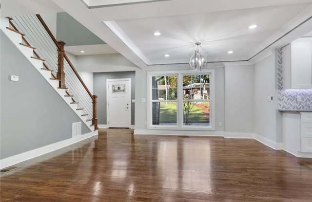 1930 Meadow Lane Gallery 3