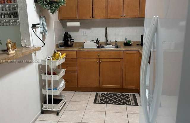 9445 SW 76th St photos photos