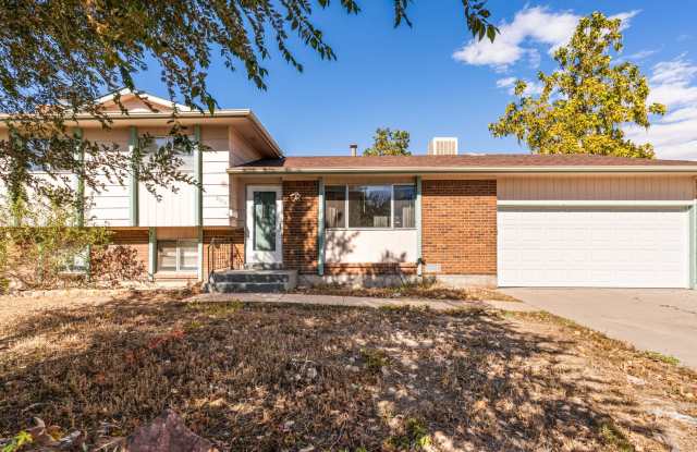 Tri-level Home with Spacious Backyard near Pronghorn Park photos photos