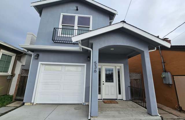 Sunny and Bright Newly Constructed 3-bedroom Home photos photos