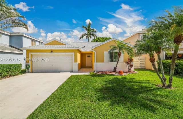 13765 SW 145th St photos photos