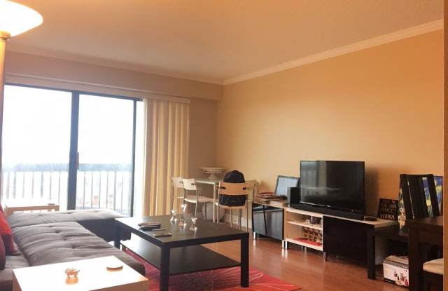 Spacious Top-Floor 2-Bedroom with Heat Included & Garage Parking! Gallery 1