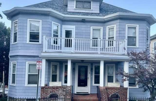 4 Douglas Avenue Gallery 1