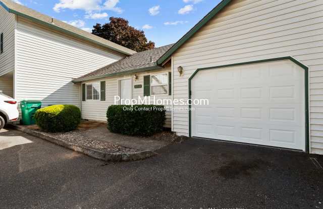 Spacious 2 Bedroom in Milwaukie - Attached Garage! photos photos