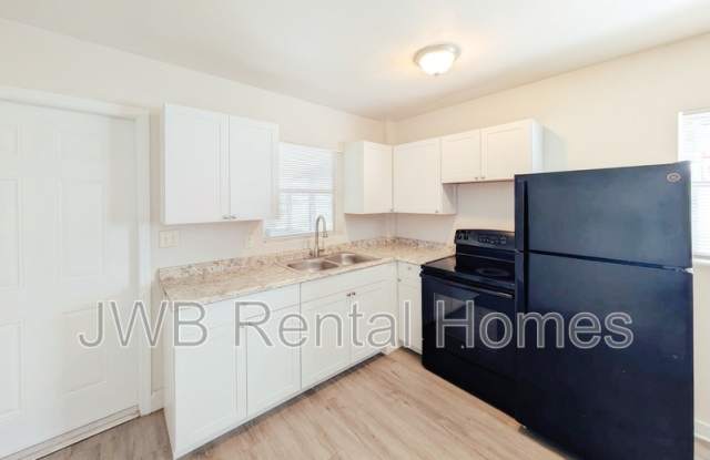 3923 Leonard Cir W Gallery 2