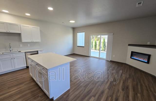 308 S Clinton Ln Gallery 4
