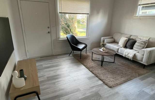 The White House Apts Gallery 4