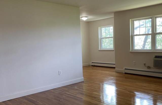 220 MEADOW LANE Gallery 3