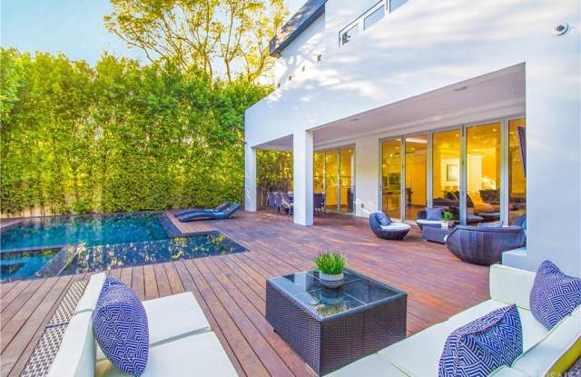 14818 Huston Street Gallery 3