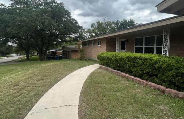 110 Northaven Gallery 2