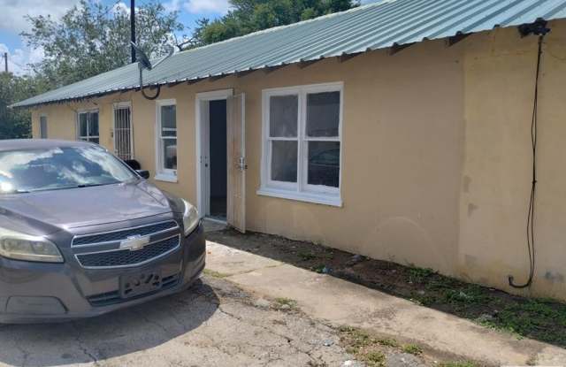 110 S Arroyo S ARROYO CITY BLVD. unit: 15 photos photos