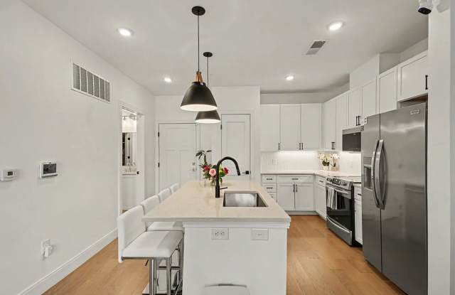 Modern 1BR Condo in South End Charlotte | Private, Updated, Steps from Rail Trail & Light Rail Gallery 4