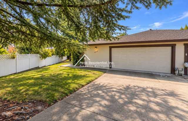 Spacious Orangevale 2bd/2ba Duplex with 2 Car Garage photos photos