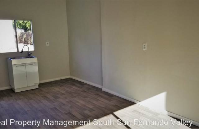 15532 Leadwell Street, Unit B Gallery 4