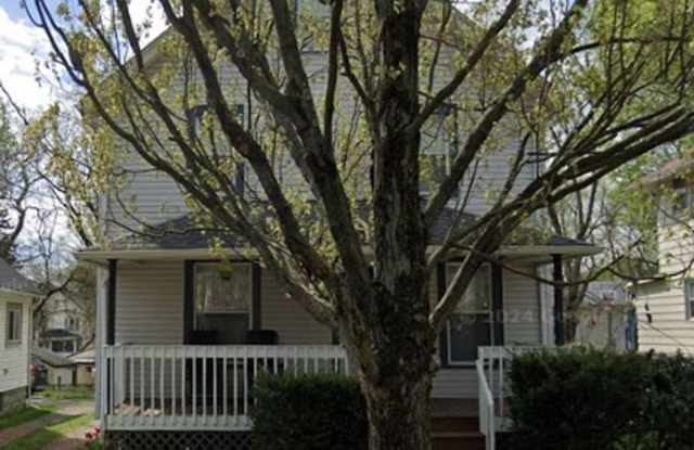 Renovated 3 Bedroom Single Family Home - 982 Collinwood Ave photos photos