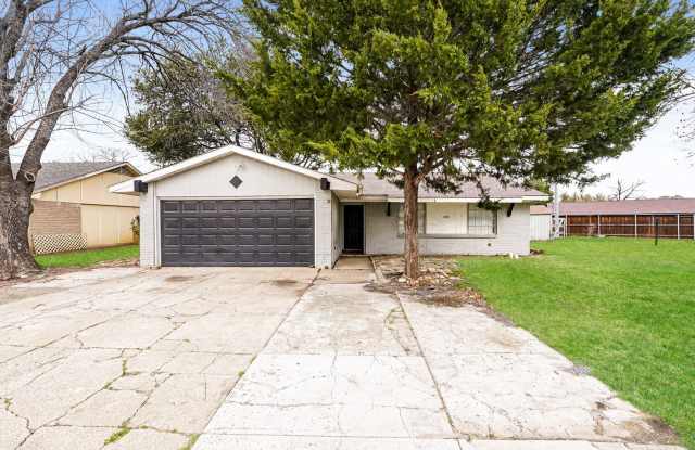 425 Price - 425 Price Drive, Lewisville, TX 75067