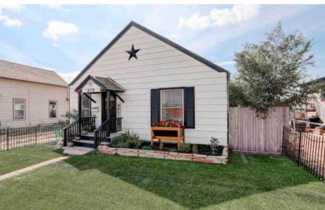 Picture-Perfect 3-Bedroom Charmer – AVAILABLE 5/8/2026 photos photos