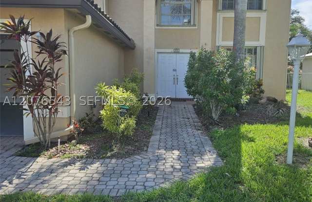 1072 NW 139th Ter Gallery 3